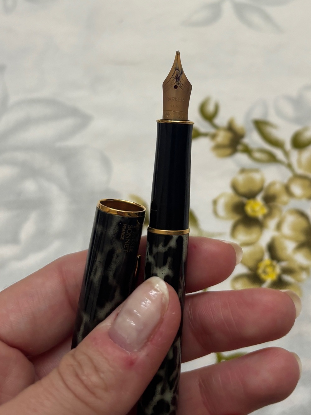 Parker Sonnet Laque Moonbeam Fountain Pen - Picture 6 of 11
